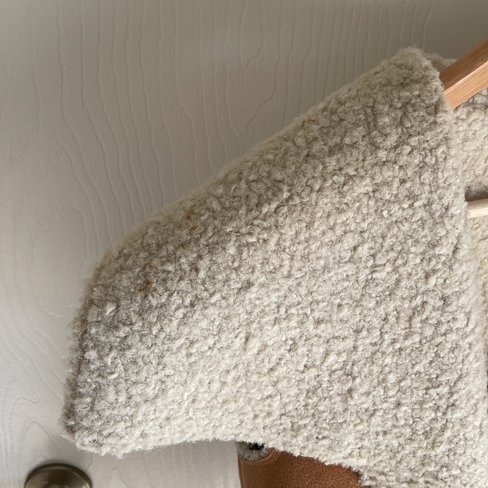 Old Navy Sherpa vest size M-L - Picture 7 of 7